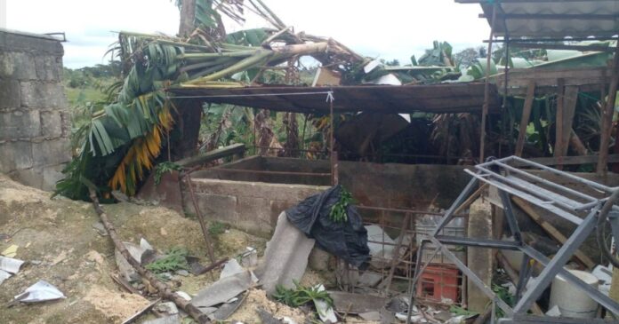 Cerca de 70 casas dañadas por paso de tornado en Matanzas