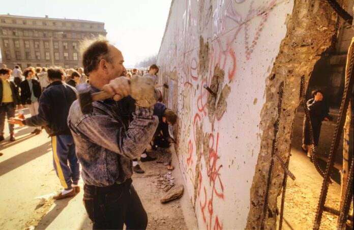 The Wall Came Down 34 Years Ago Despite Fear and Loathing  – Havana Times