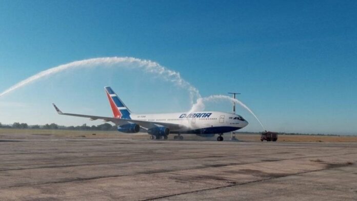 Cubana de Aviación celebra como nuevo IL 96-300 reparado en Rusia