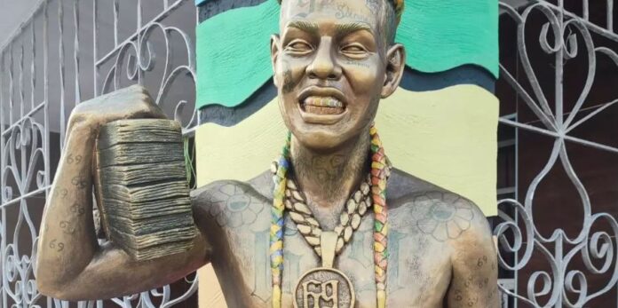 Revelan escultura de Tekashi 6ix9ine en un negocio privado de Bayamo