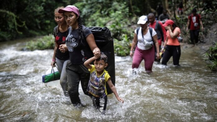 Imparable el trasiego de migrantes por el Darién en 2023