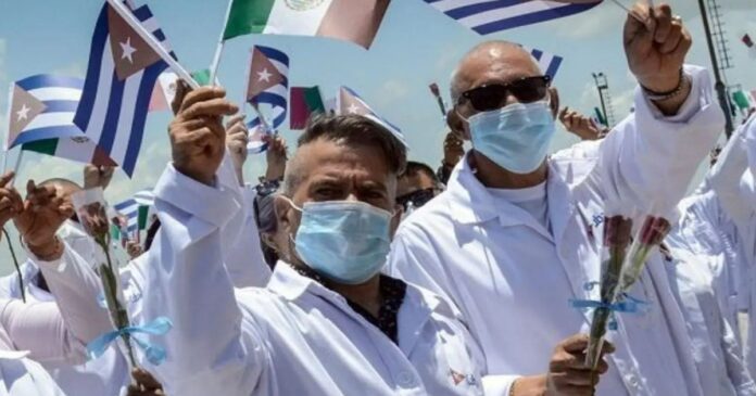 ¿Cuánto pagó México al régimen cubano por los médicos enviados en pandemia?