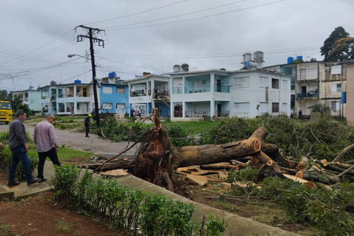 Tormenta local severa afecta el municipio de Playa, en La Habana