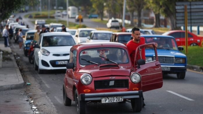 Terrible, insoportable, desesperante… así se refieren los cubanos al paquetazo económico