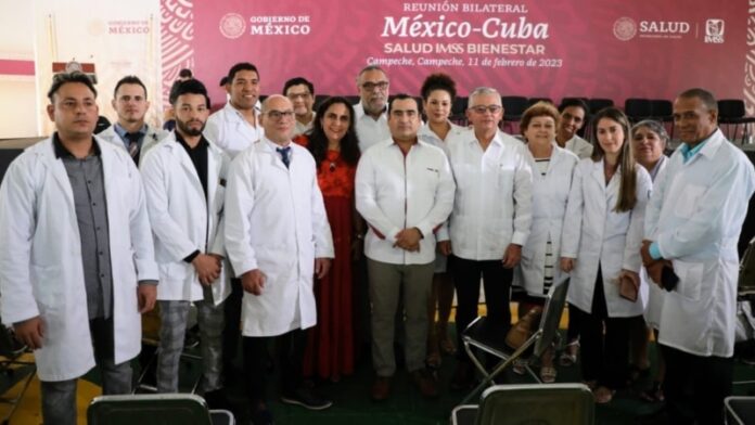 Salario y otros gastos que gobierno de AMLO paga a Cuba por médicos desata polémica en México