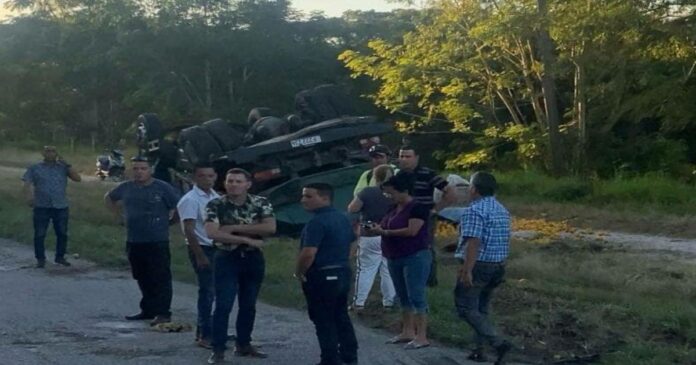 Muertos y heridos tras un choque entre auto de turismo y camión cargado de naranjas en Sancti Spíritus