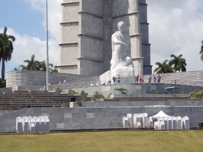 La más famosa estatua de José Martí fue construida entre la polémica