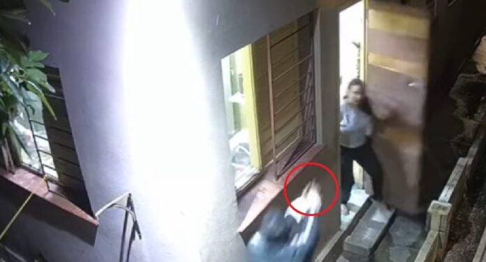 Graban este video de un intento de robo con arma de fuego en una casa de La Habana