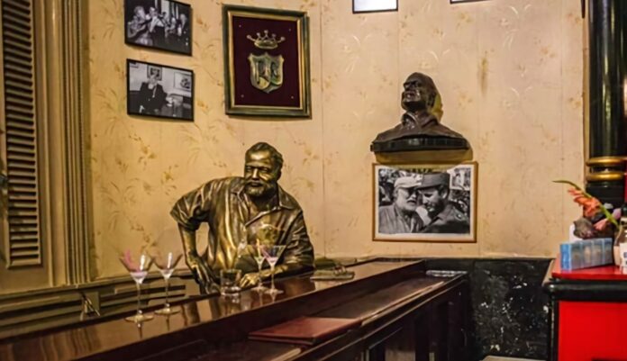 Distinguen a “El Floridita” por preservar el legado de Ernest Hemingway