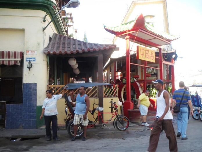 Donan arroz, harina y aceite a comunidad china de Cuba por Festival de Primavera