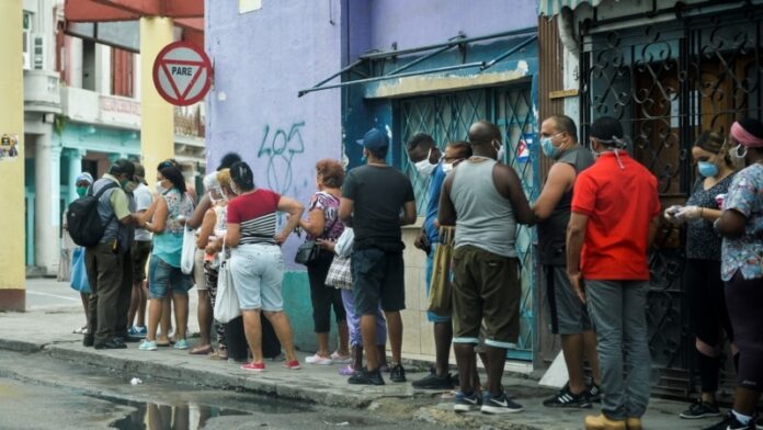 Cada vez es más difícil alimentar a la familia, se quejan cubanos (VIDEO)