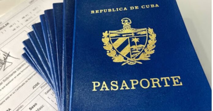 ¿Cuántos cubanos han solicitado el pasaporte en el exterior desde mayo de 2023?