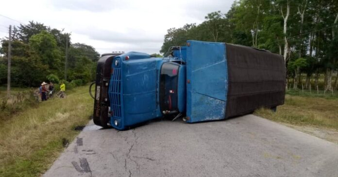 Dos accidentes de tránsito en Granma dejan un fallecido y 20 lesionados