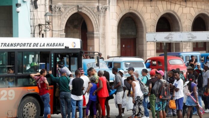 Crece descontento popular en Cuba en medio de la inseguridad ciudadana, la represión y el paquetazo