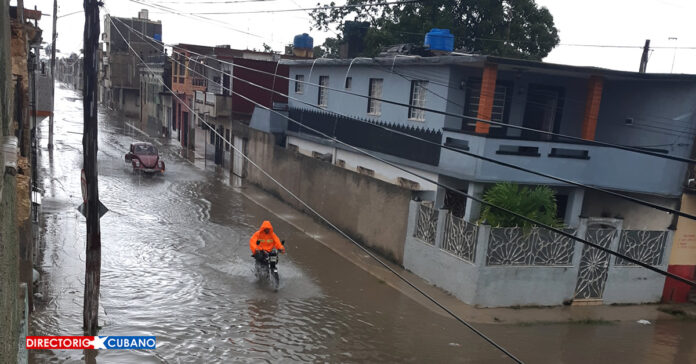 Alertan sobre posibles inundaciones costeras hoy en Cuba. Persiste el mal tiempo