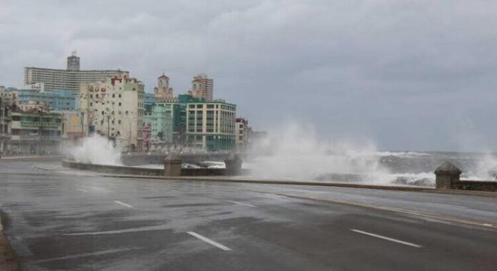 Anuncian inundaciones costeras en Occidente de Cuba