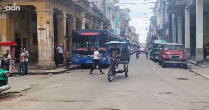 VIDEO: Desvían las pocas guaguas de La Habana para la Feria del Libro