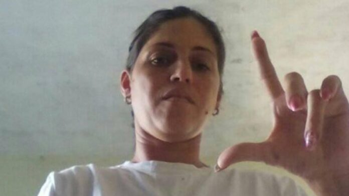 Seguridad del Estado amenaza con la cárcel a la Mambisa Agramontina por una directa en Facebook