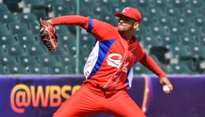 Se va de Cuba: lanzador del Clásico Mundial Naykel Cruz quiere llegar a la MLB