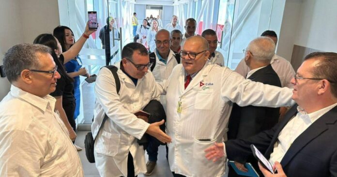 Régimen cubano envía a 96 médicos a Honduras