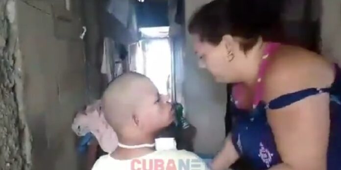 Madre con hijo que padece Síndrome de Lennox: “necesita alimentarse, está delicado”