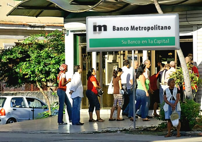 Nota informativa del Banco Metropolitano sobre extracción de efectivo