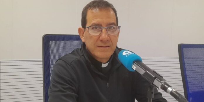 Sacerdote Alberto Reyes denuncia presiones de la Oficina de Asuntos religiosos del PCC