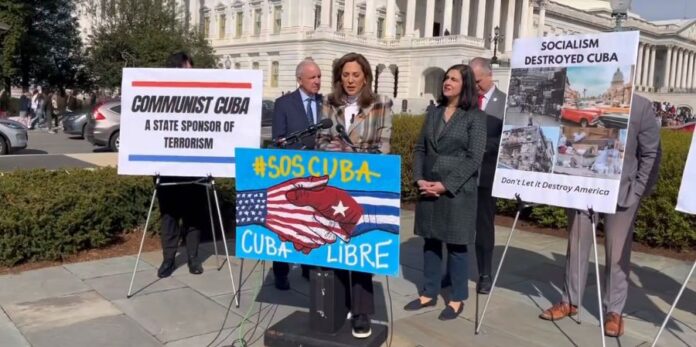 Legisladores cubanoamericanos critican visita de representantes demócratas a la Isla