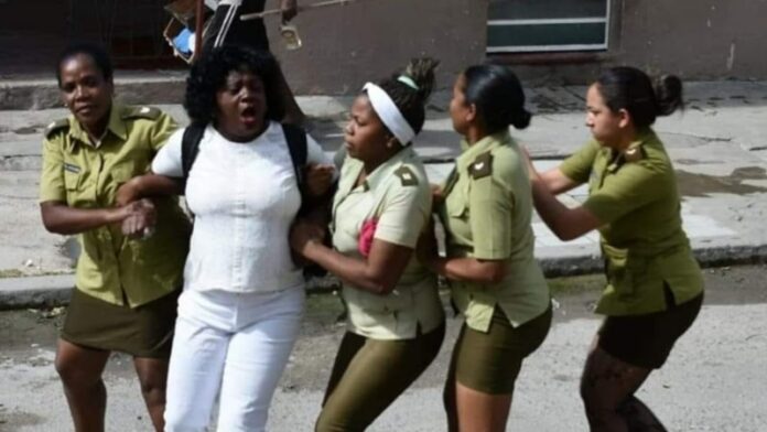 Detenidas cerca de 17 Damas de Blanco este domingo en Cuba, denuncia líder del grupo