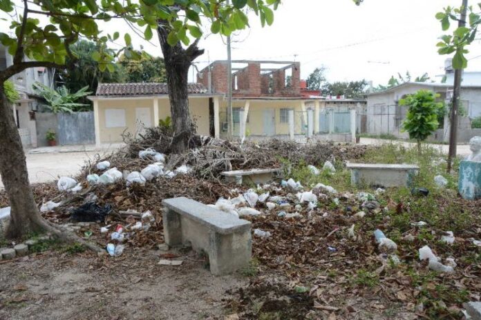 Entre lomas de basura: prensa oficial reconoce problemas de insalubridad en Sancti Spíritus