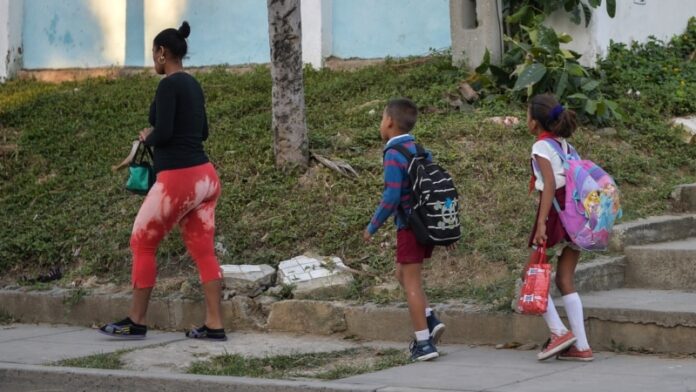 Madres cubanas desesperadas porque no tienen desayuno ni merienda para sus hijos