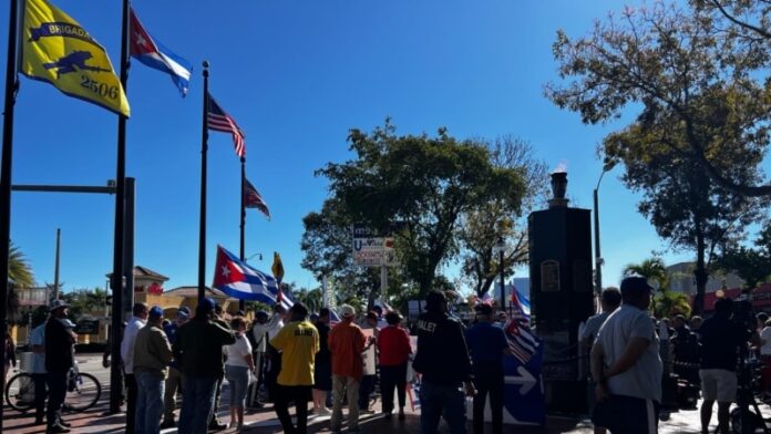 FOTOGALERÍA Caminata en Miami en apoyo a cubanos que protestaron el 17M