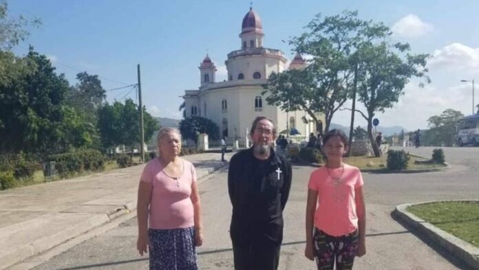 Depone huelga de hambre el hombre que viajó desde EEUU al Santuario del Cobre para convocar a los cubanos