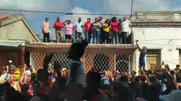 Prensa oficialista califica de “espectáculo denigrante” protestas del 17M en Santiago de Cuba