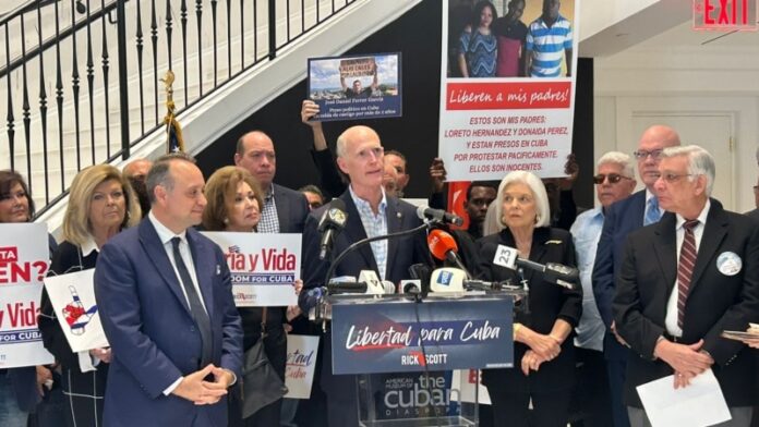 Rick Scott aboga por la libertad del pueblo cubano junto a varios líderes del exilio en Miami