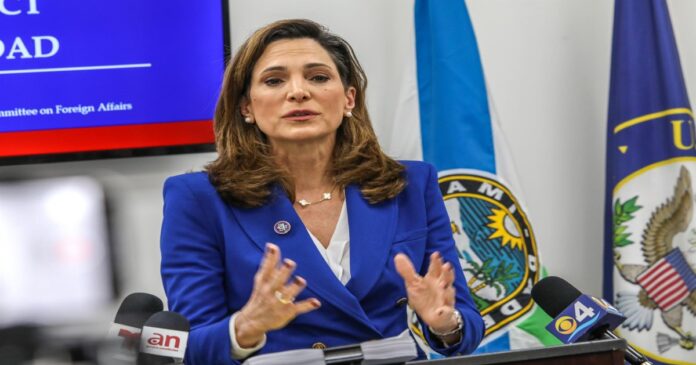 Congresista republicana María Elvira Salazar organiza feria de empleo en Miami-Dade