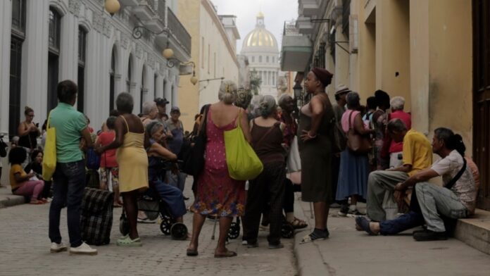 El impago a los trabajadores cubanos se extiende a varios sectores económicos, alerta funcionario