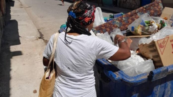 Hay muchos cubanos “hurgando en los latones de basura para tratar de alimentarse”, señala líder opositor