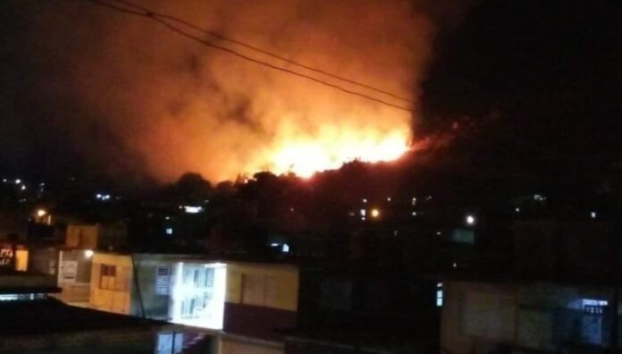 Investigan causa de incendio en Loma de la Cruz, Holguín