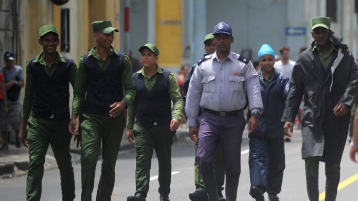 Detenciones y amenazas: así reprime el régimen a los cubanos por sus publicaciones en redes tras protestas