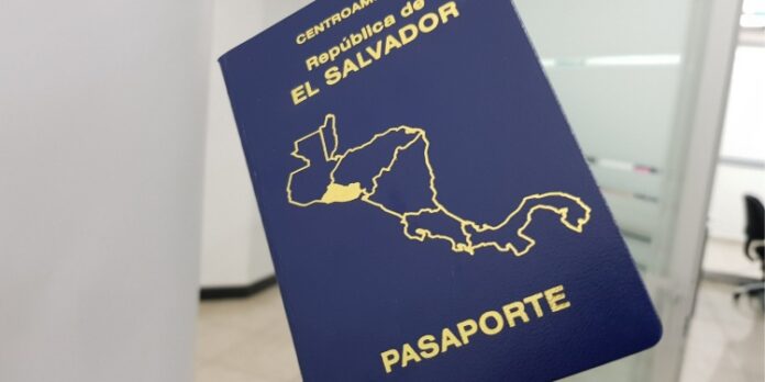 El Salvador: Bukele dará pasaporte gratuito a 5.000 profesionales extranjeros