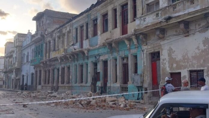 “Se cayó un alero y tumbó todos los balcones”, cuentan vecinos sobre derrumbe de este jueves en La Habana