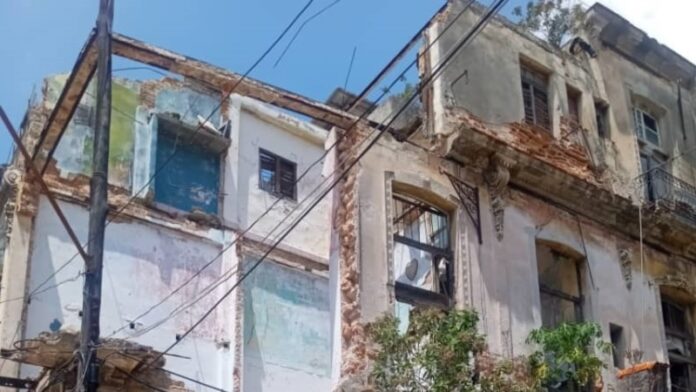 Demolición causa daños en edificio colindante en La Habana Vieja; “No le avisaron a nadie”