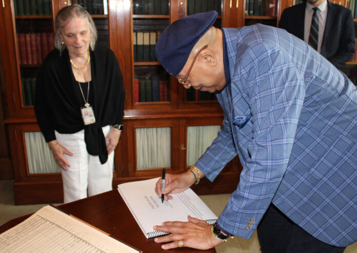 Chucho Valdés dona a la Biblioteca del Congreso de EE UU la partitura de 'La Creación'