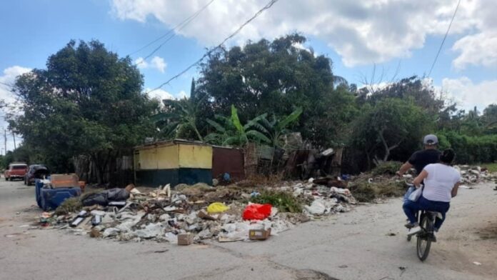 “Nos están asfixiando”: Sin combustible ni camiones las autoridades optan por quemar la basura en Guanabo (VIDEO)