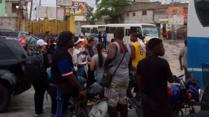 Comienza evacuación de cubanos varados en Haití; los residentes no son parte de la operación