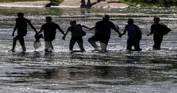 En marzo 19,571 migrantes cubanos llegaron a la frontera norteamericana