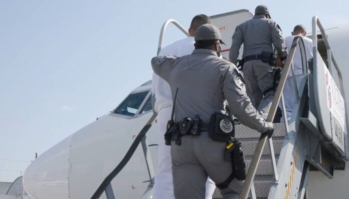 Cuatro cubanos en libertad condicional devueltos a Cuba tras intento de migración ilegal