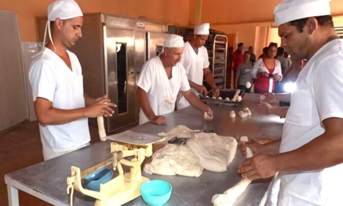 Suma un año sin recibir harina Empresa del Pan en esta provincia de Cuba