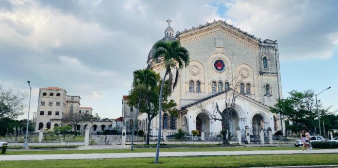 La majestuosidad de la Iglesia de Cristo Rey (o Jesús de Miramar)